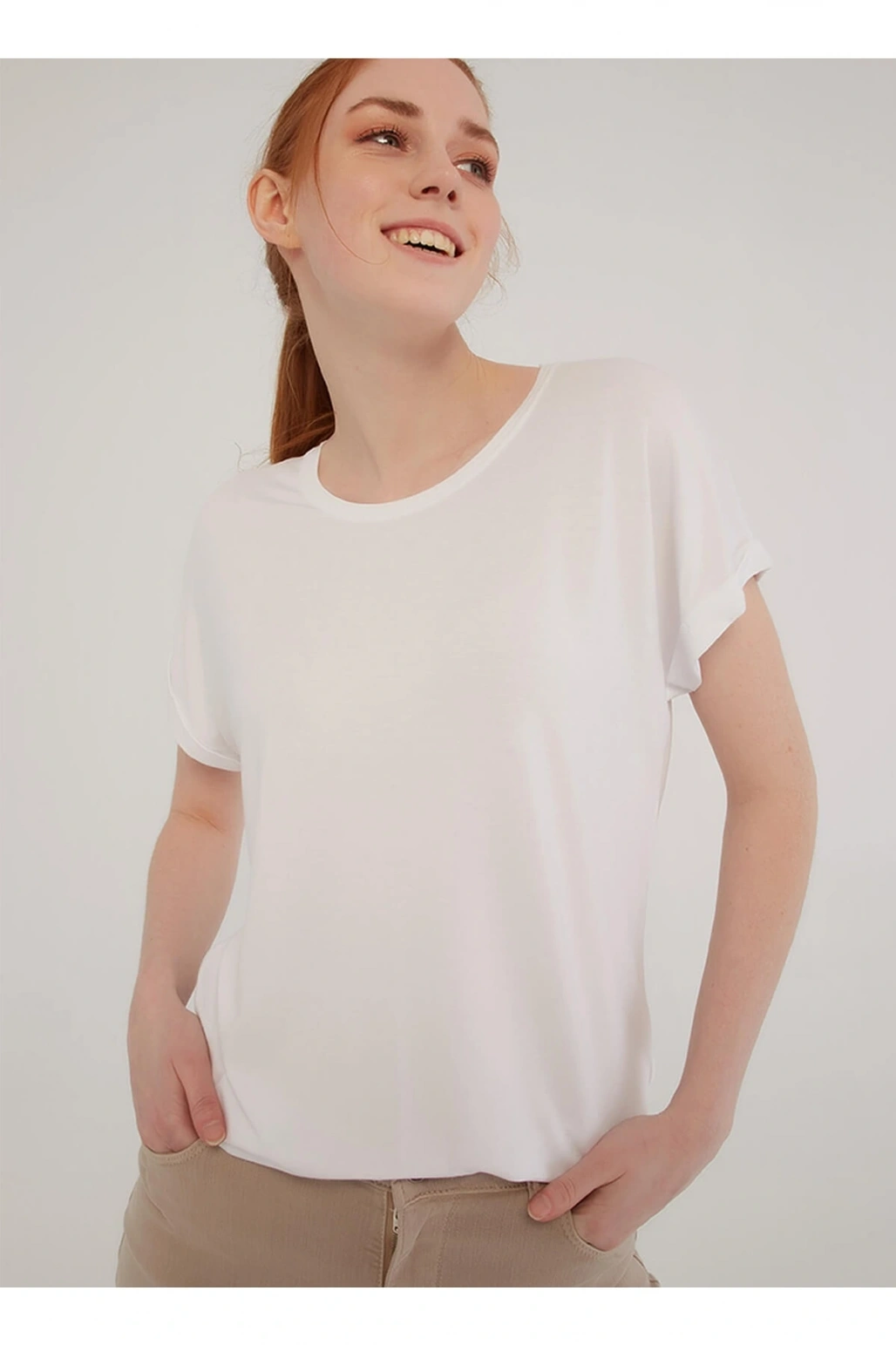 Kadın Beyaz Bisiklet Yaka T-shirt