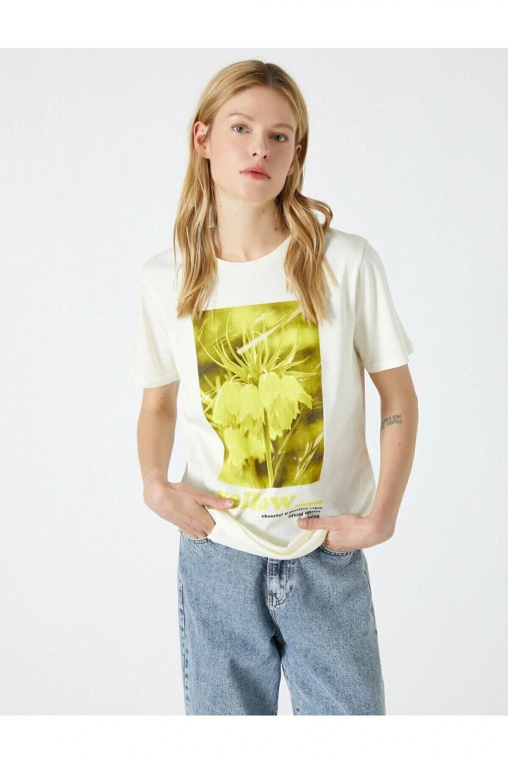 Kadın Ekru Baskılu Bisiklet Yaka Pamuklu T-Shirt