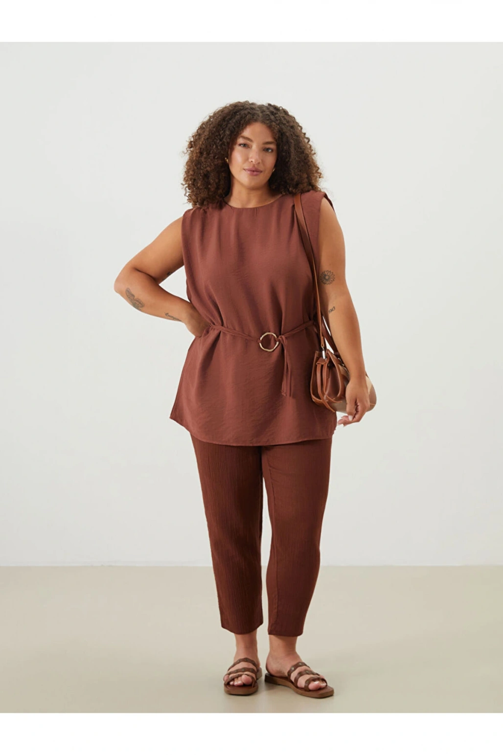 Kahverengi Bisiklet Yaka Kuşaklı Bluz