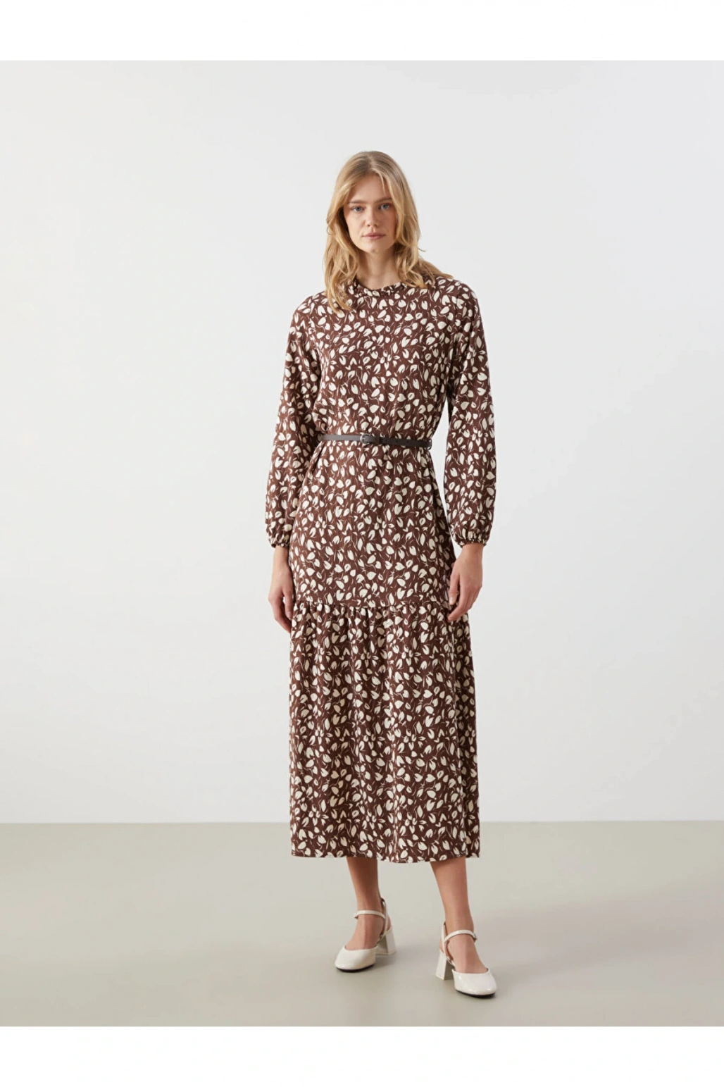 Kahverengi Dik Yaka Desenli Kadın Elbise