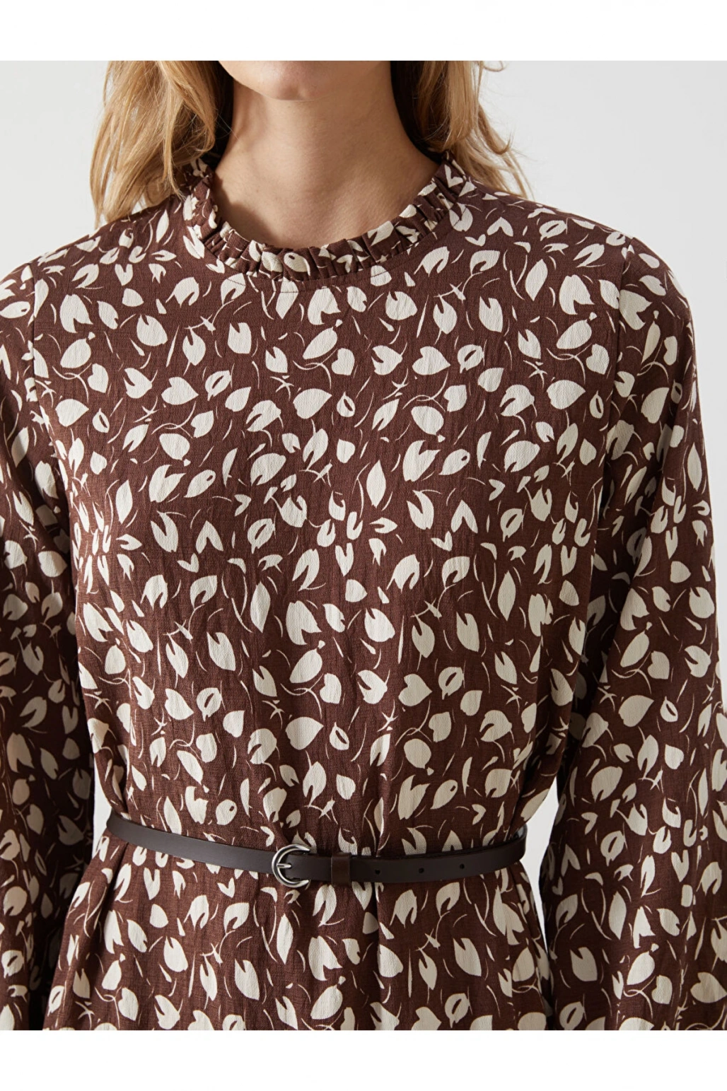 Kahverengi Dik Yaka Desenli Kadın Elbise