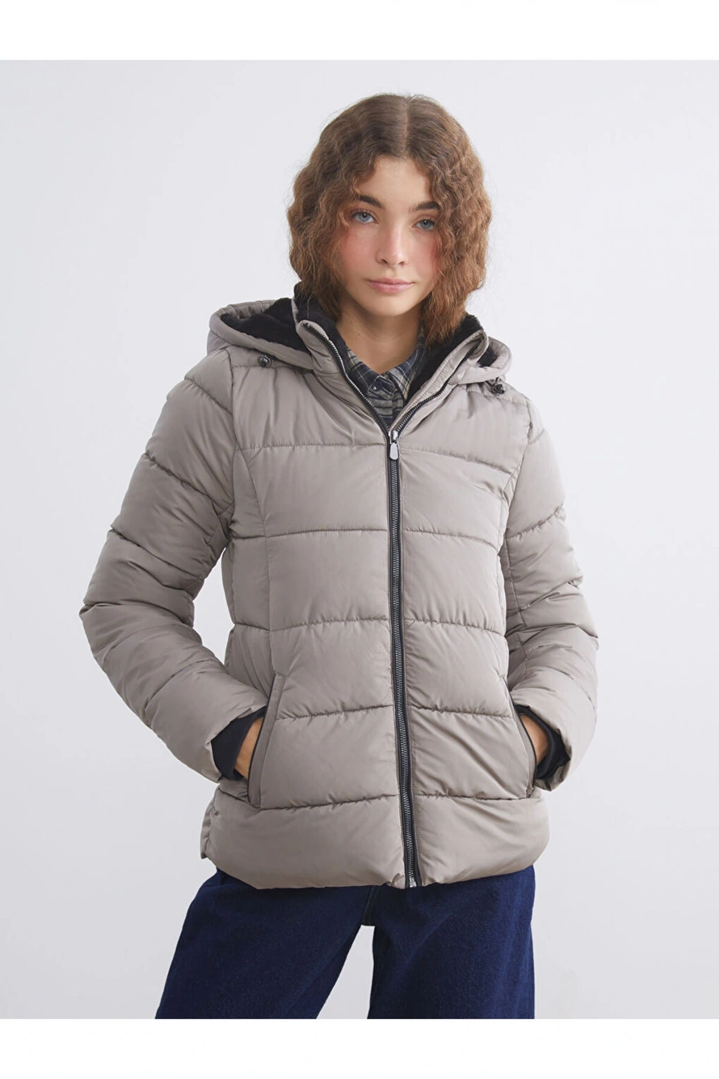 Kahverengi Kapüşonlu Kadın Şişme Mont