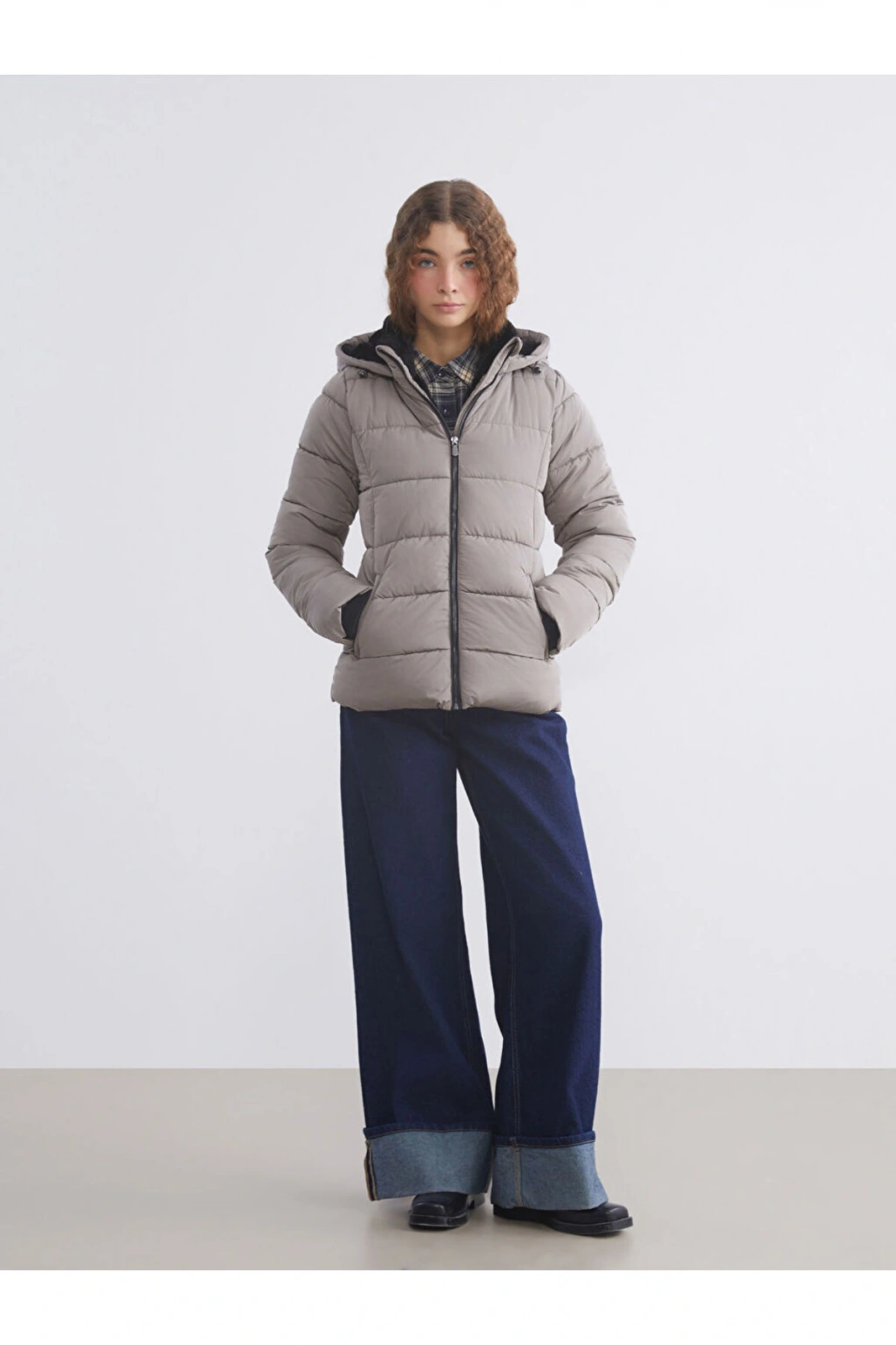 Kahverengi Kapüşonlu Kadın Şişme Mont