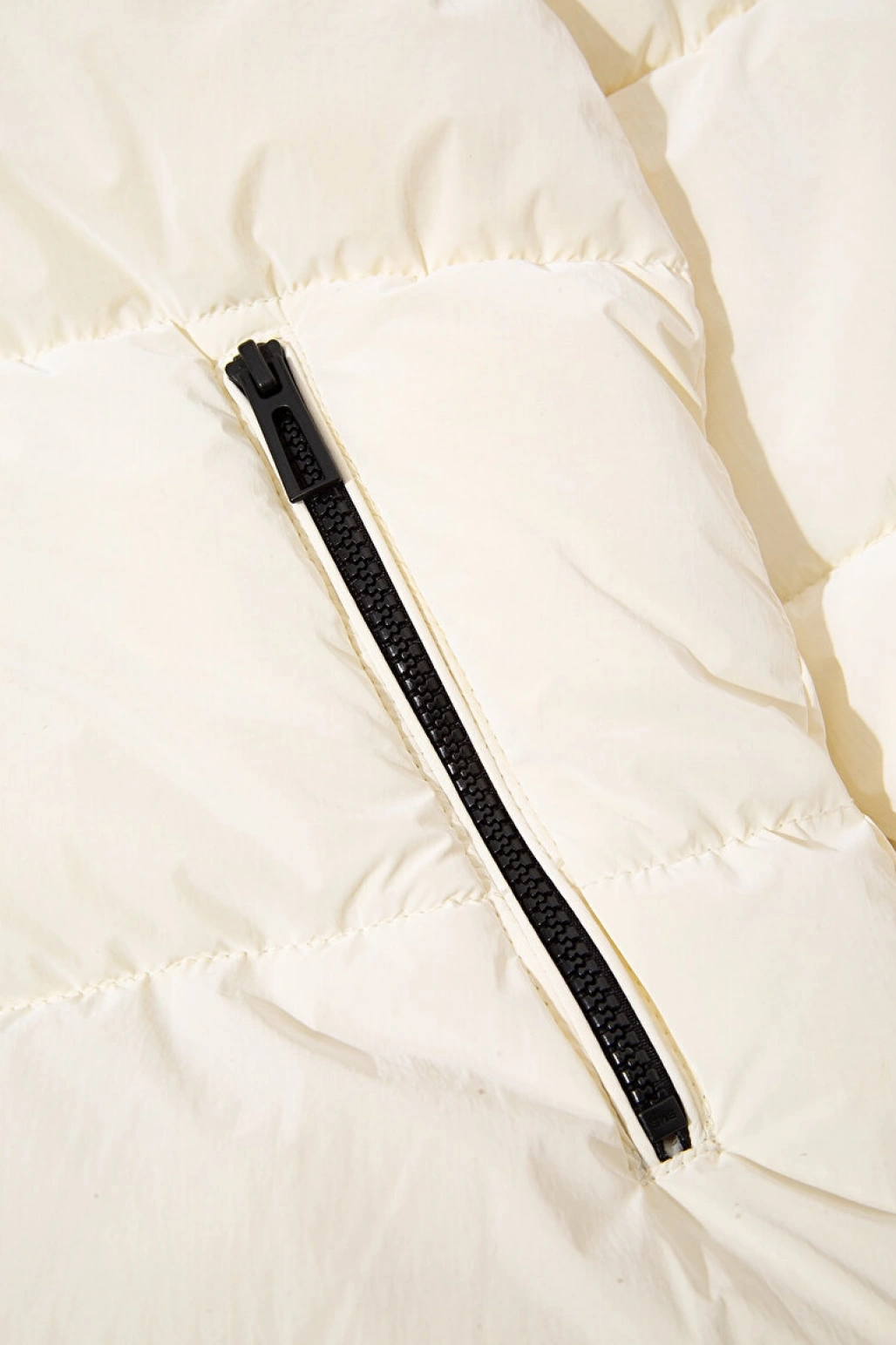 Kapüşonlu Ekru Şişme Mont