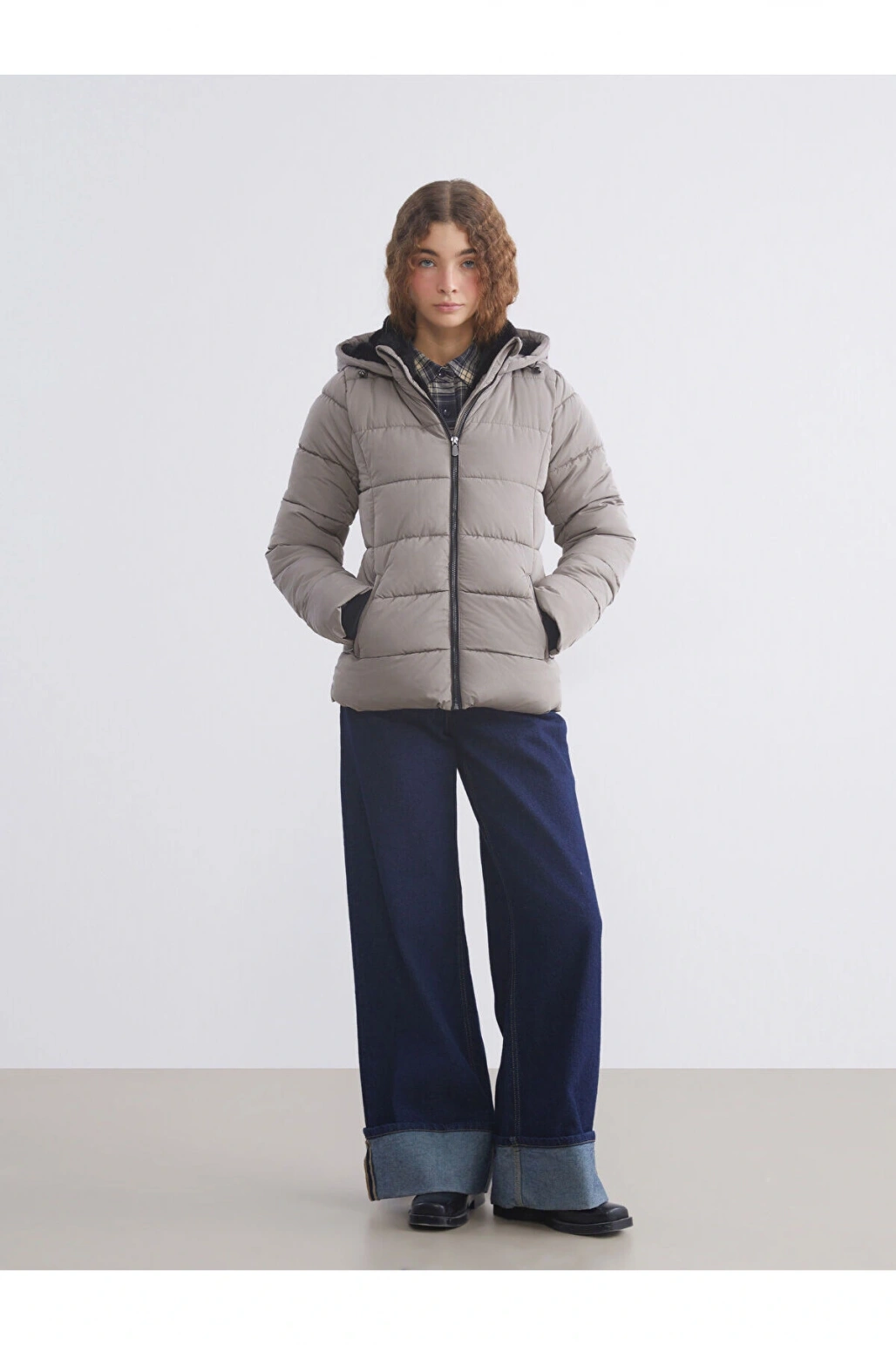 Kahverengi Kapüşonlu Kadın Şişme Mont