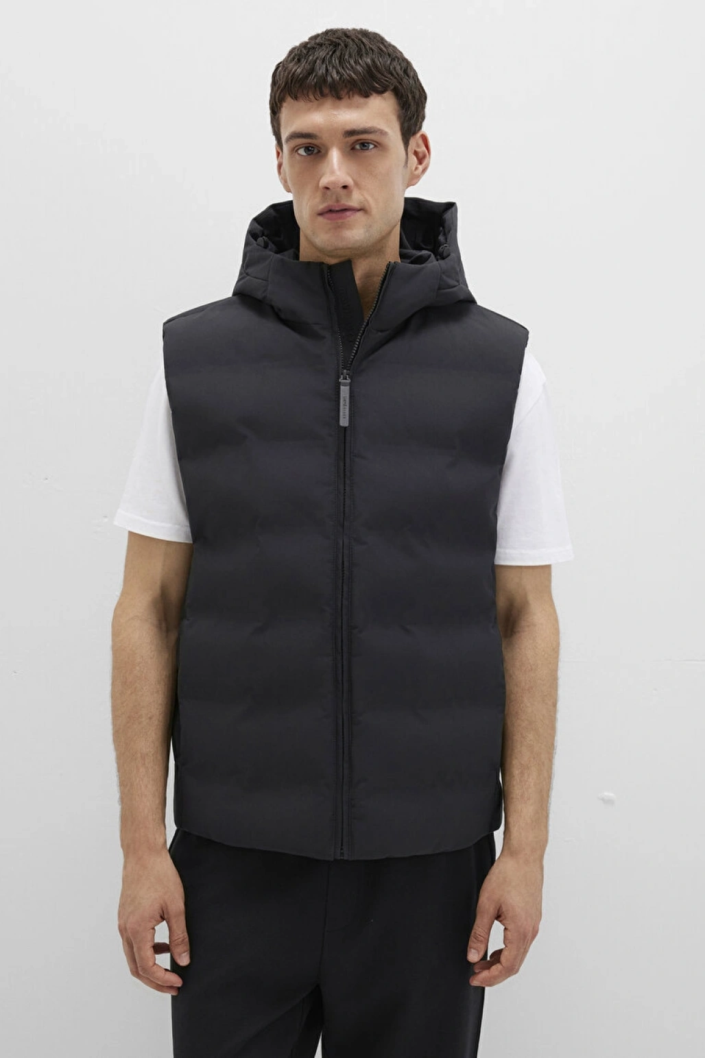 Kapüşonlu Siyah Şişme Yelek