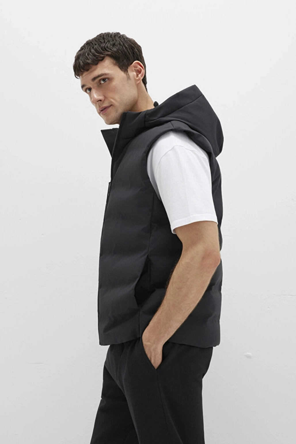 Kapüşonlu Siyah Şişme Yelek