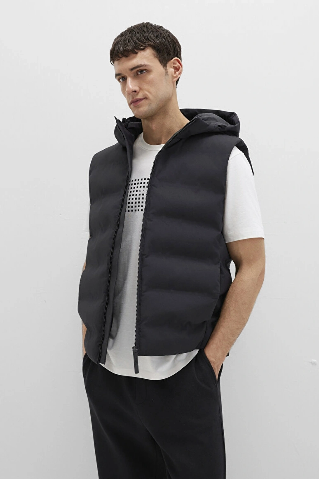 Kapüşonlu Siyah Şişme Yelek