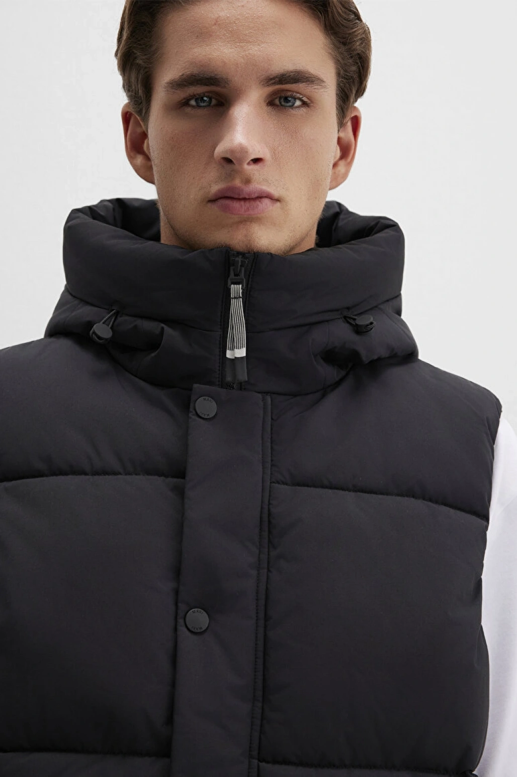 Kapüşonlu Siyah Şişme Yelek