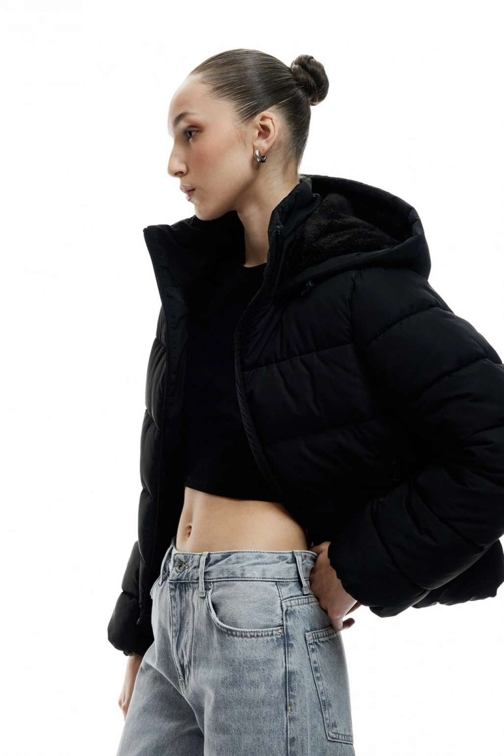 Kapüşonlu Uzun Kollu İçi Suni Kürklü Fermuarlı Cepli Şişme Mont