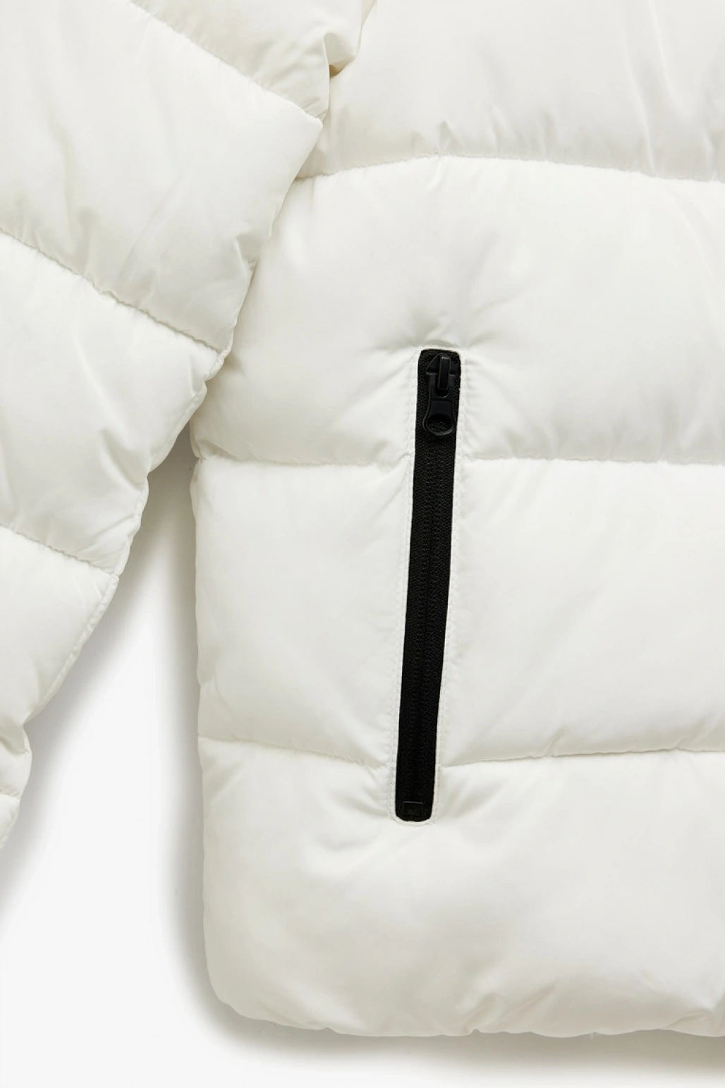 Kapüşonlu Uzun Kollu İçi Suni Kürklü Fermuarlı Cepli Şişme Mont