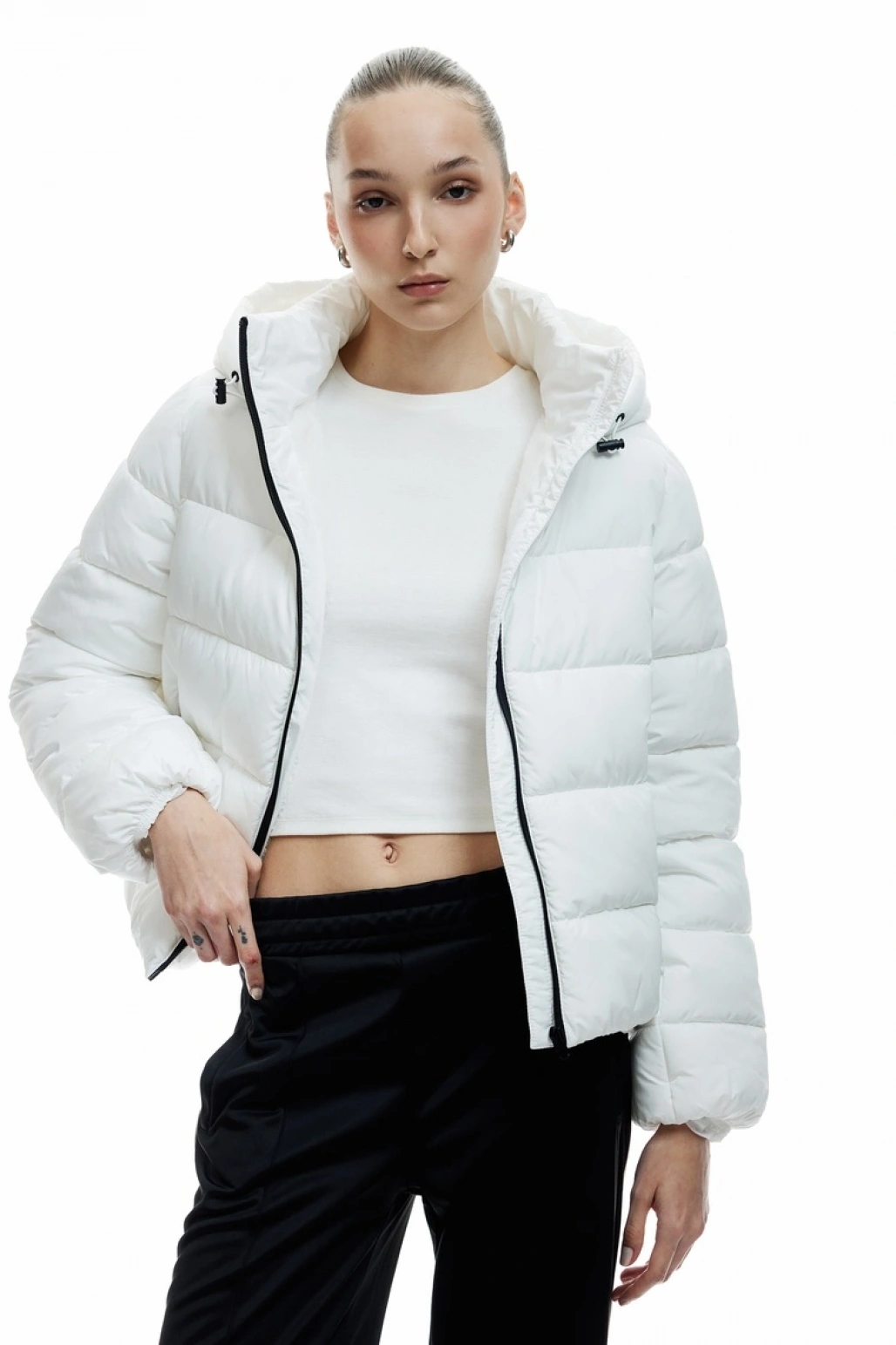 Kapüşonlu Uzun Kollu İçi Suni Kürklü Fermuarlı Cepli Şişme Mont