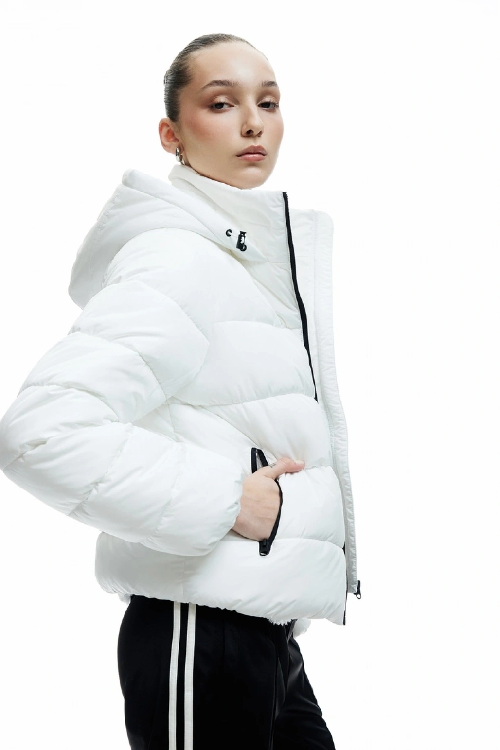 Kapüşonlu Uzun Kollu İçi Suni Kürklü Fermuarlı Cepli Şişme Mont