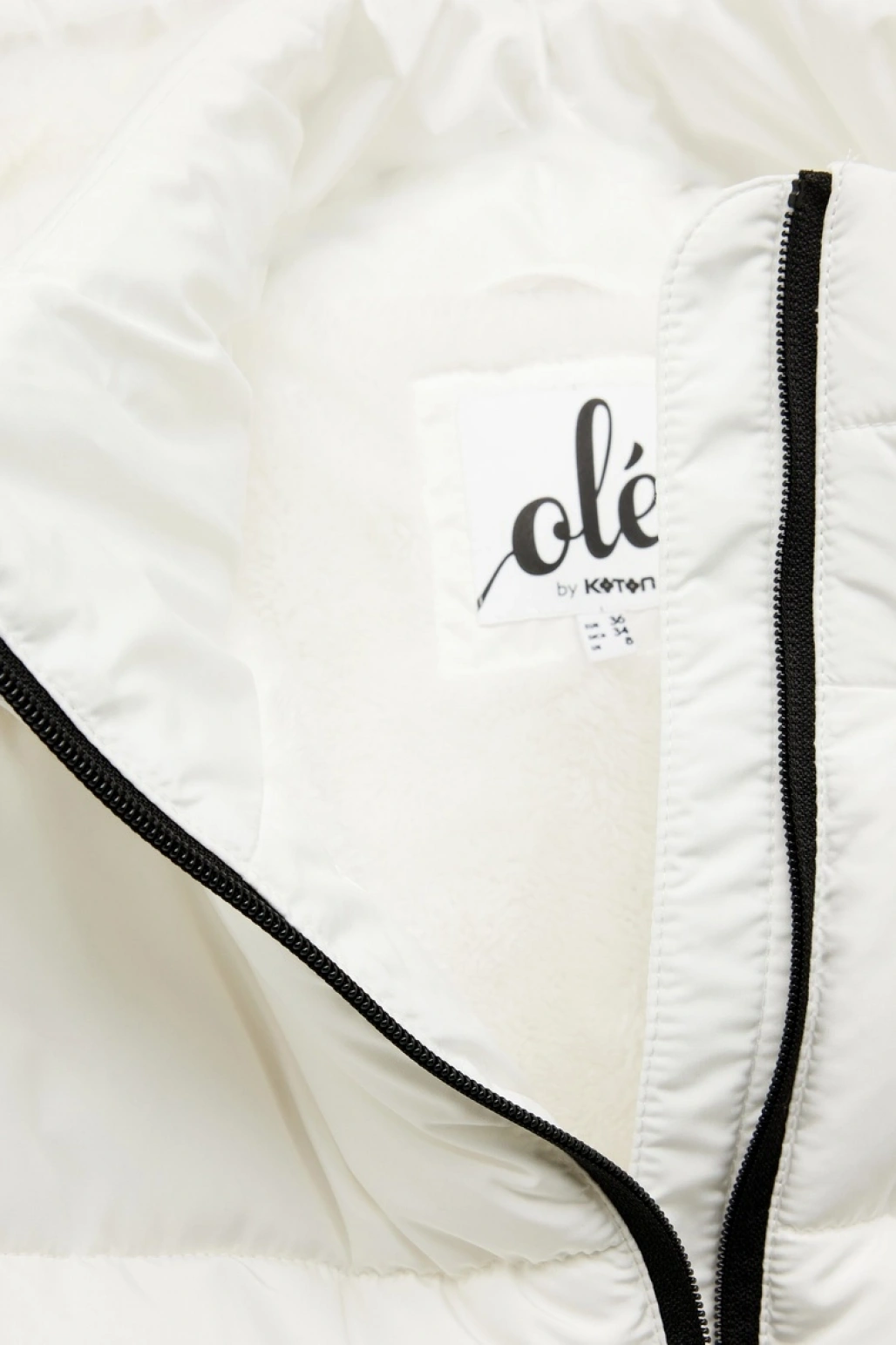 Kapüşonlu Uzun Kollu İçi Suni Kürklü Fermuarlı Cepli Şişme Mont