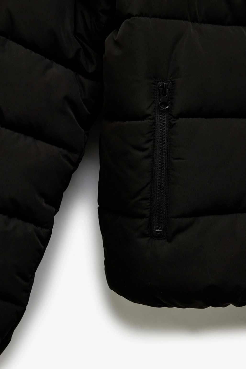 Kapüşonlu Uzun Kollu İçi Suni Kürklü Fermuarlı Cepli Şişme Mont