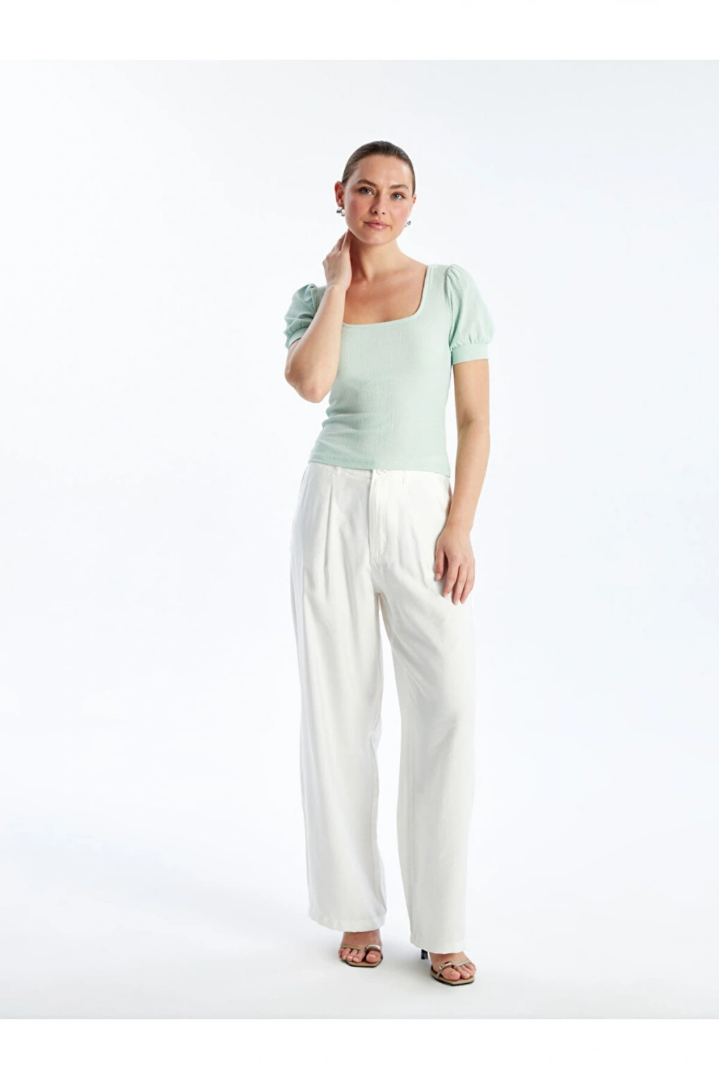 Kare Yaka Düz Kısa Kollu Kadın Bluz