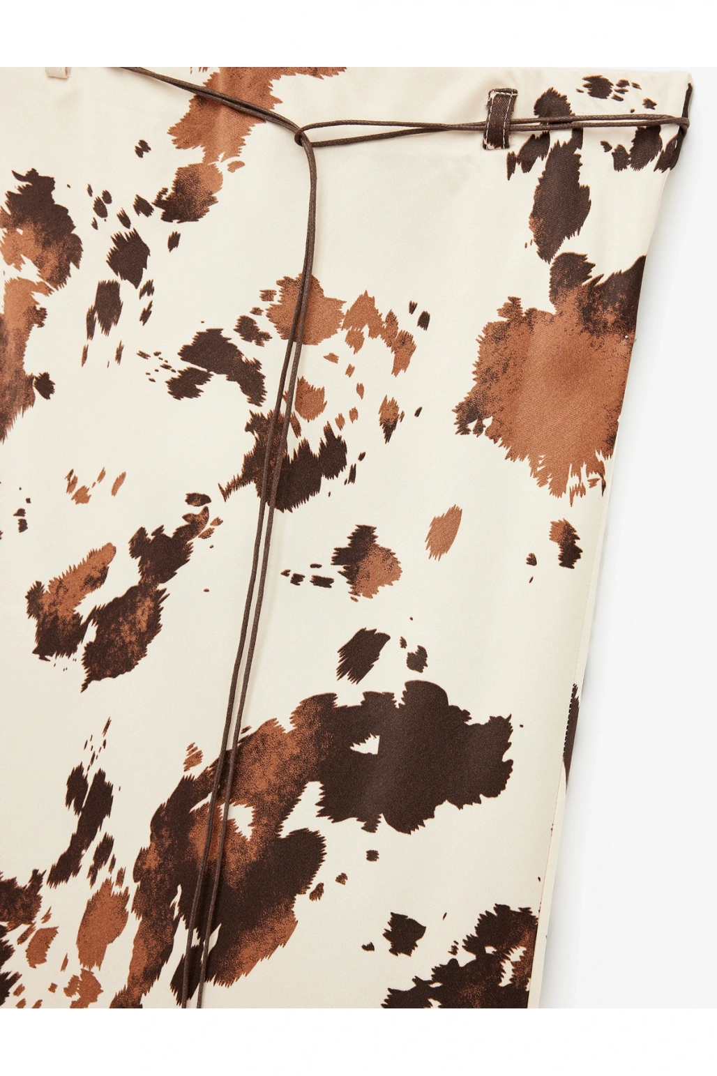 Kemer Detaylı Desenli Uzun Saten Etek