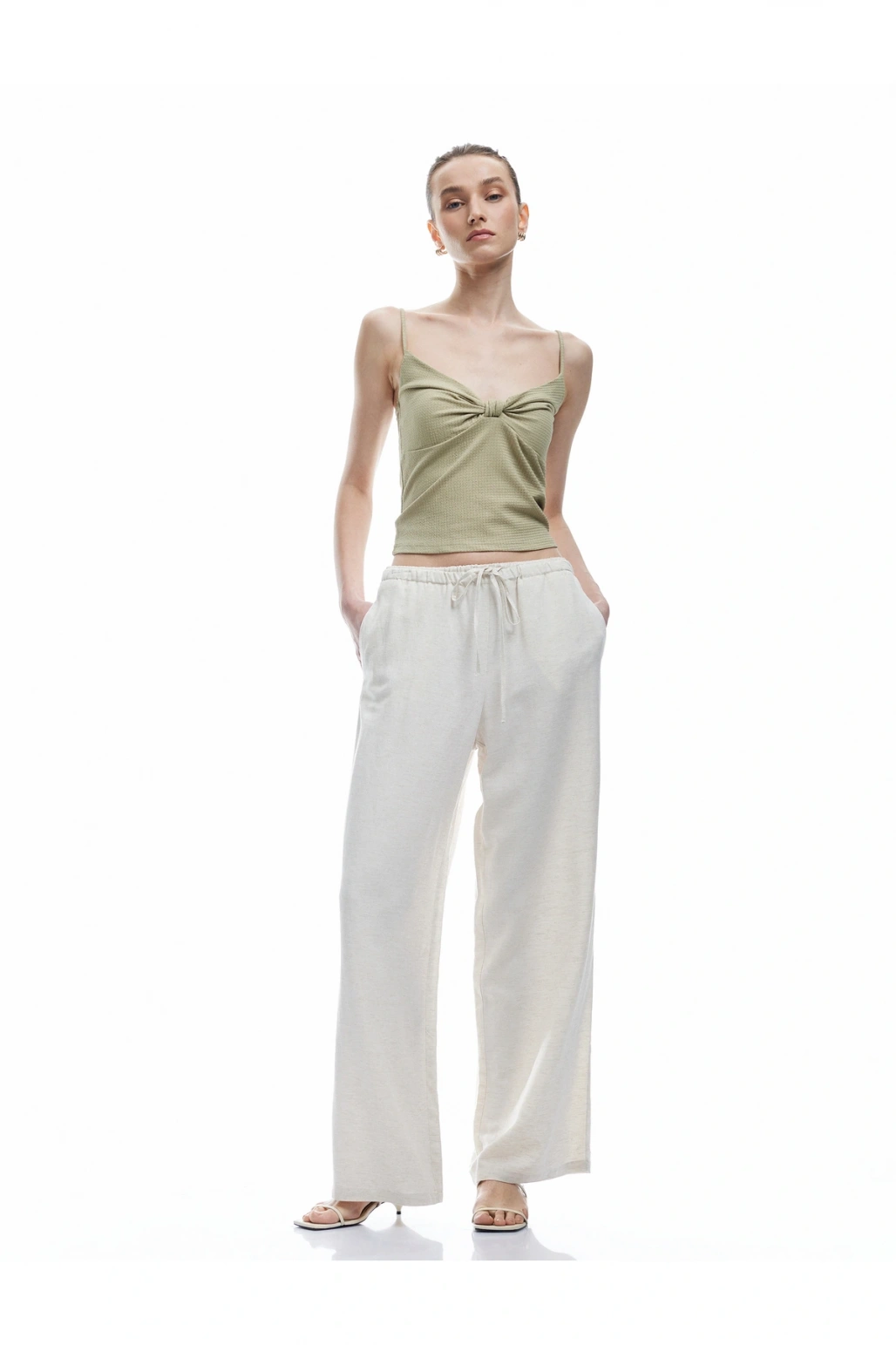 Kolsuz Düğüm Detaylı İnce Askılı Bluz