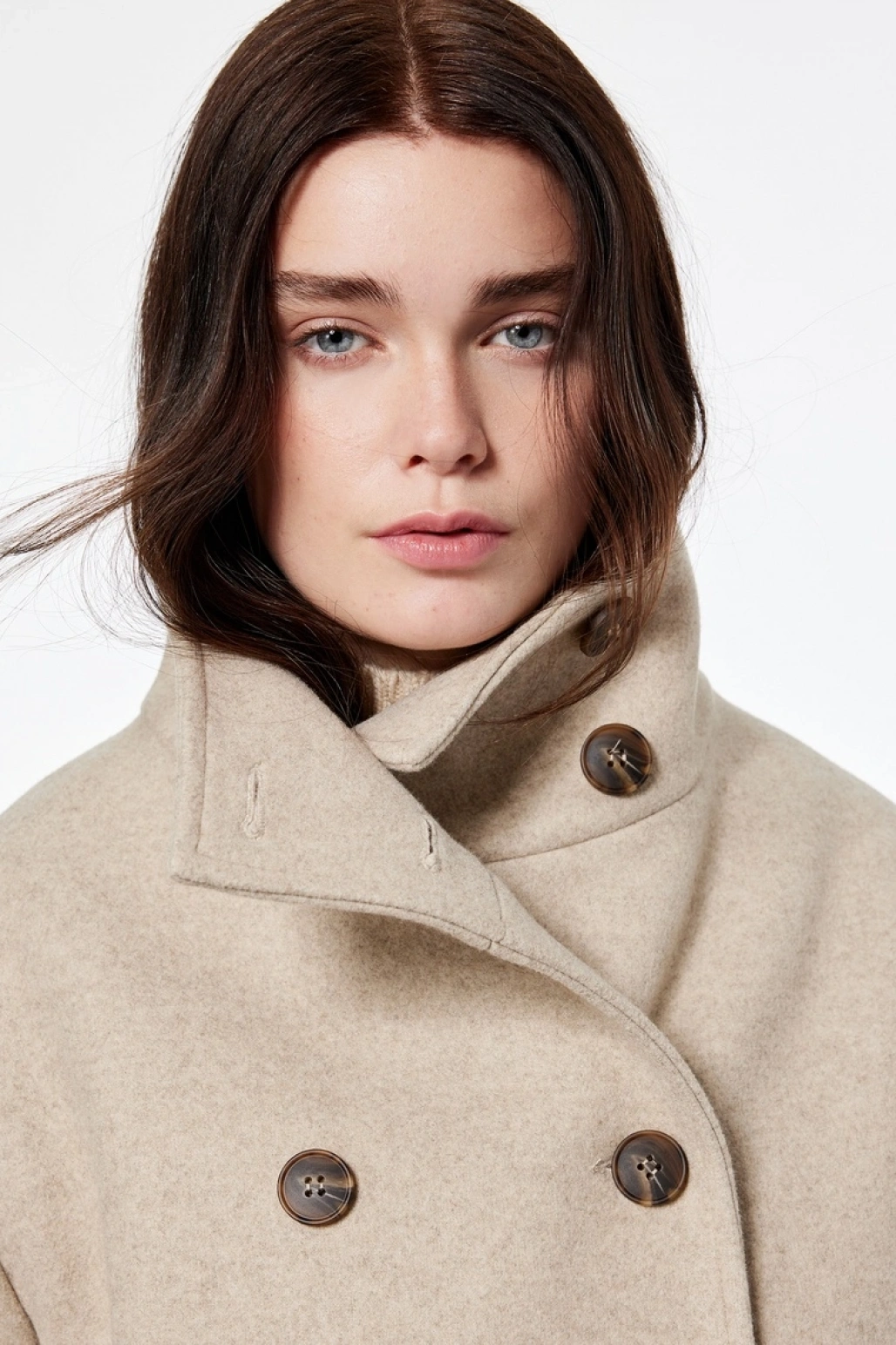 Koton X Şahika Ercümen - Dik Yaka Kaban Kısa Kaşe Kruvaze