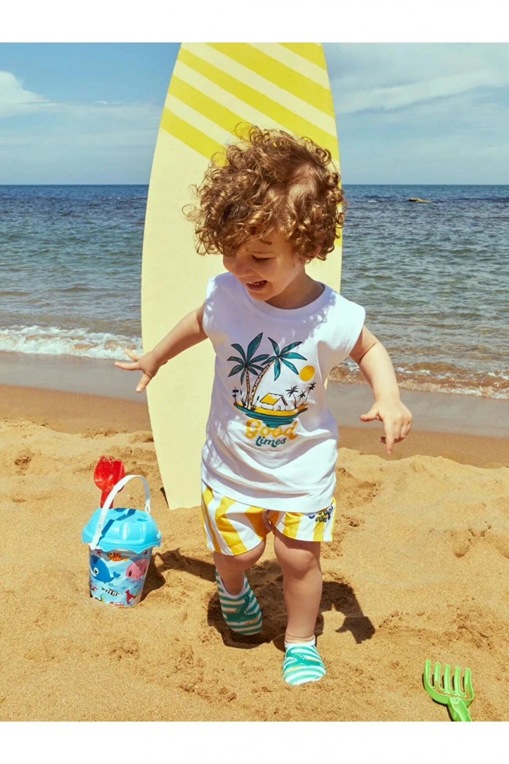 LCW baby Beyaz Bisiklet Yaka Baskılı Erkek Bebek Atlet ve Deniz Şortu 2li Takım