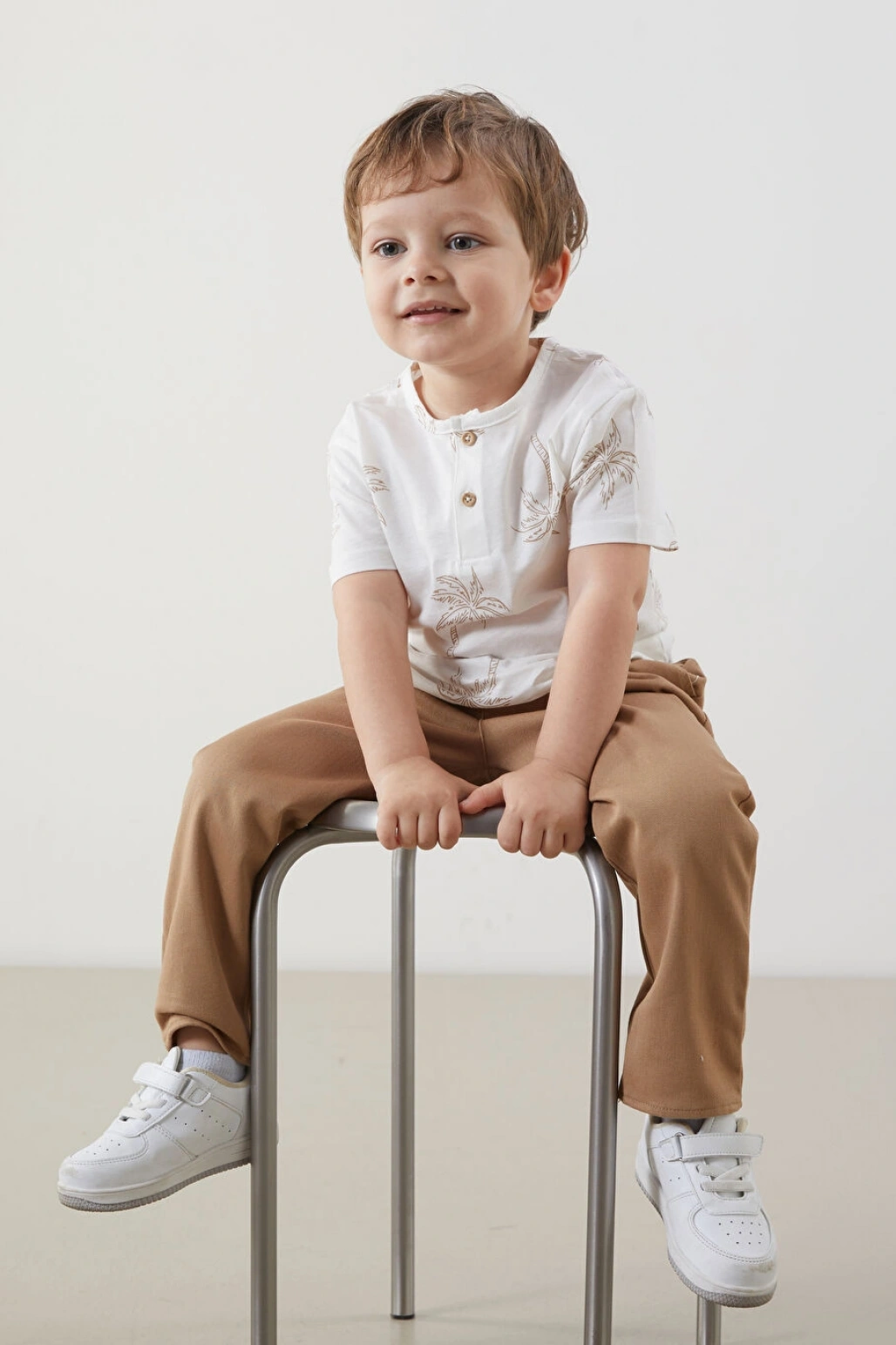 LCW baby Ekru Bisiklet Yaka Baskılı Erkek Bebek Tişört Ve Pantolon 2li Takım