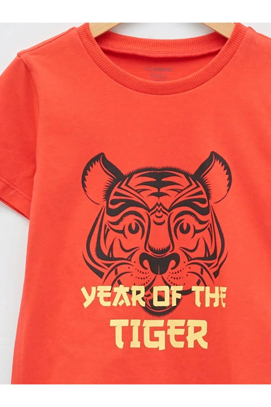 LCW baby Kırmızı Bisiklet Yaka Kısa Kol Baskılı Pamuklu Erkek Bebek Tişört