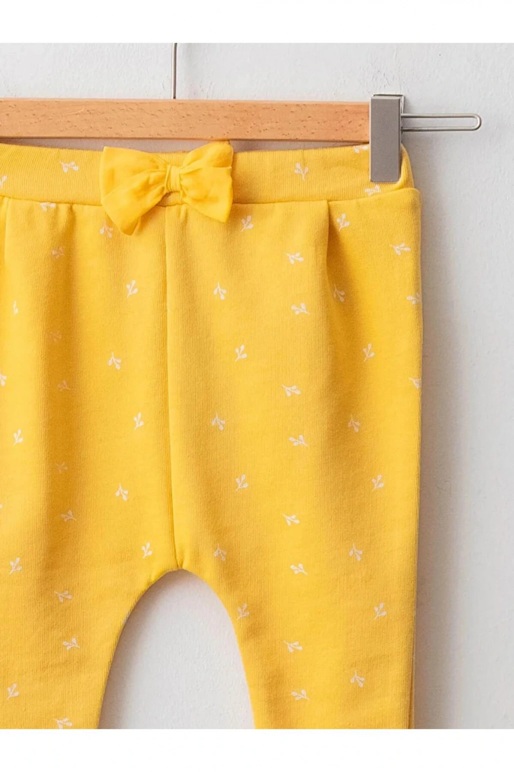 LCW baby Sarı Desenli Kız Bebek Pantolon