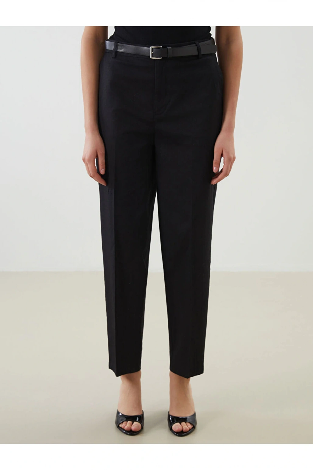 LCW Beli Kemerli Havuç Kesim Kadın Pantolon