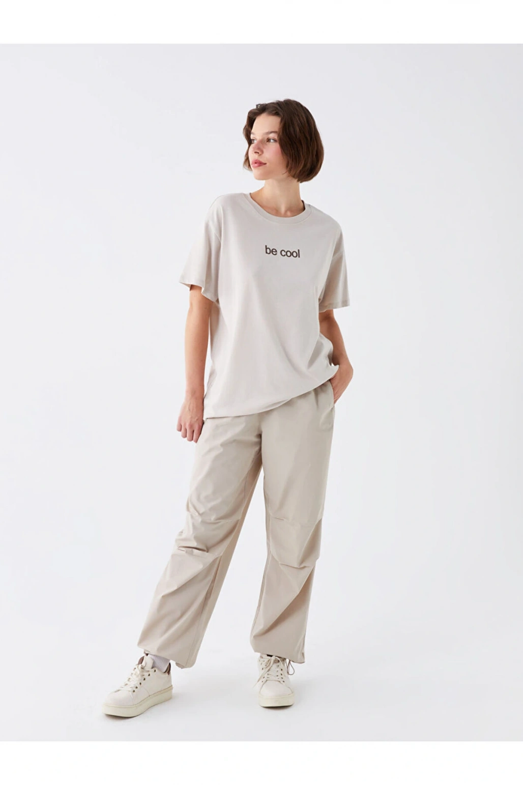 LCW Casual Kadın Beli Lastikli Düz Paraşüt Pantolon