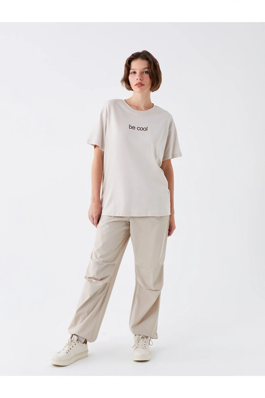 LCW Casual Kadın Beli Lastikli Düz Paraşüt Pantolon