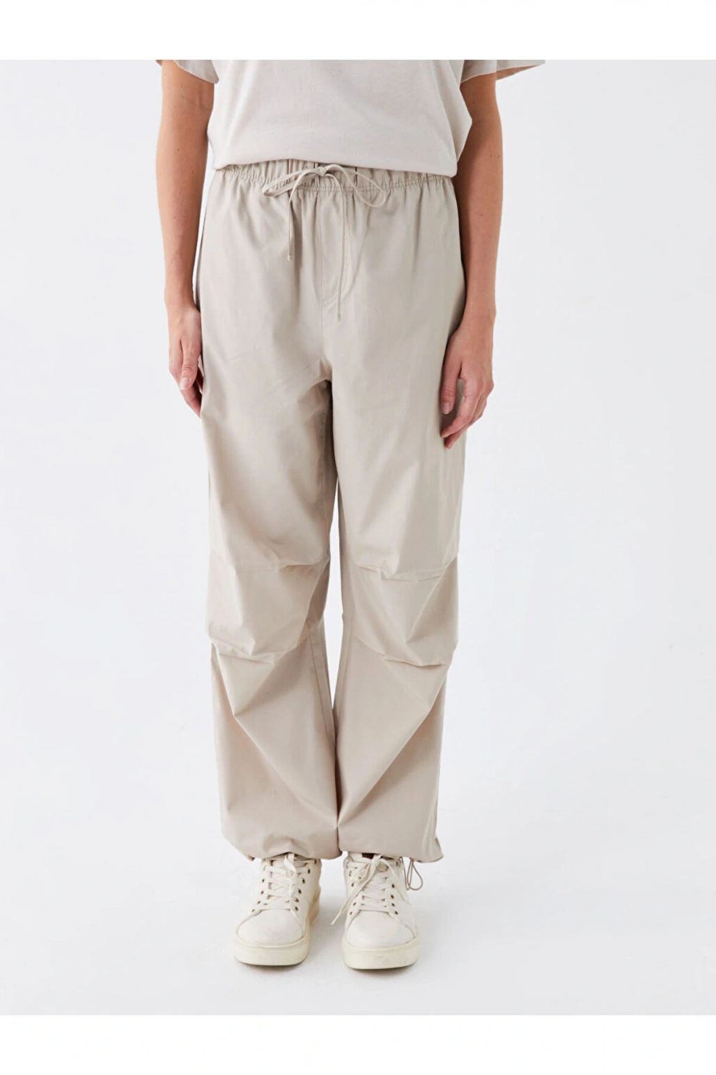 LCW Casual Kadın Beli Lastikli Düz Paraşüt Pantolon