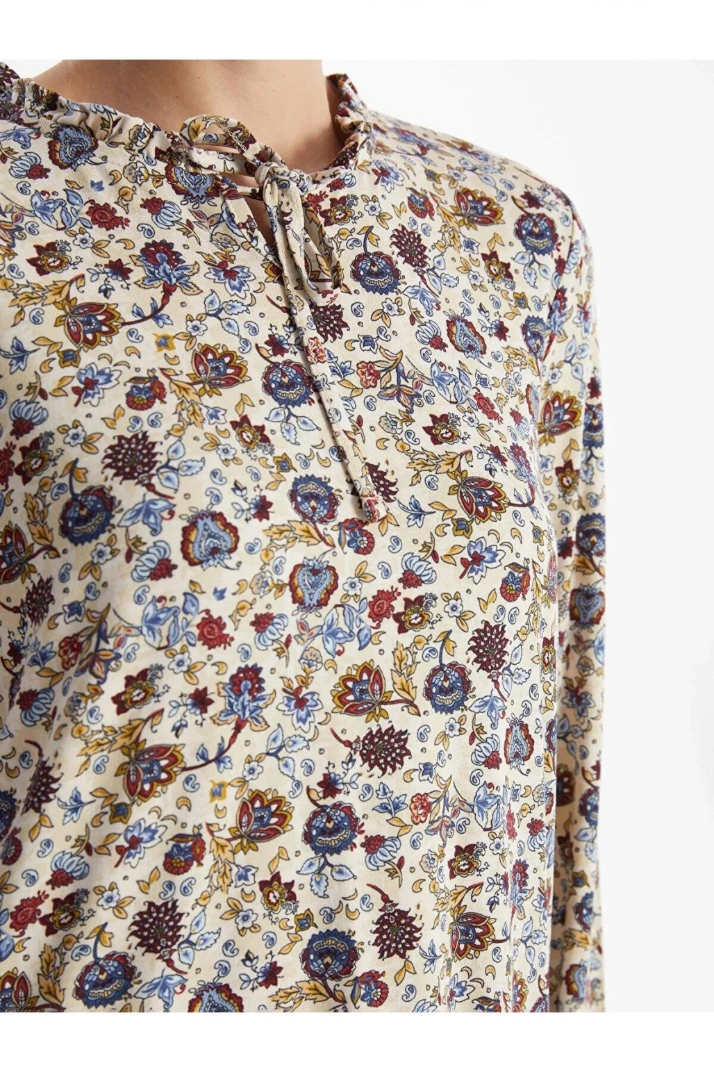 LCW Grace Bağlamalı Yaka Desenli Bluz (W5)