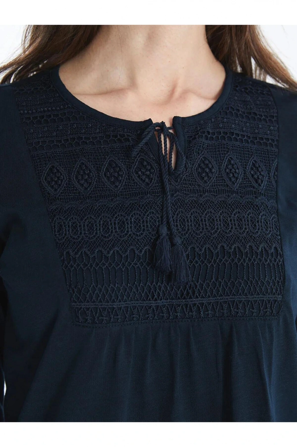 LCW Grace Bağlamalı Yaka Nakışlı Bluz (W5)