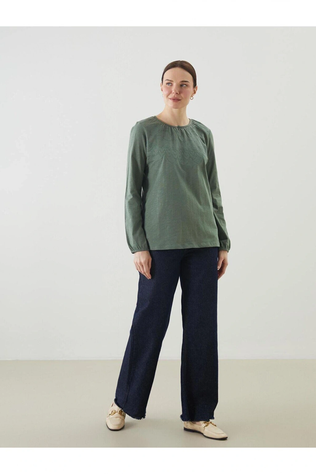 LCW Grace Bisiklet Yaka Nakışlı Kadın Tişört (S5)