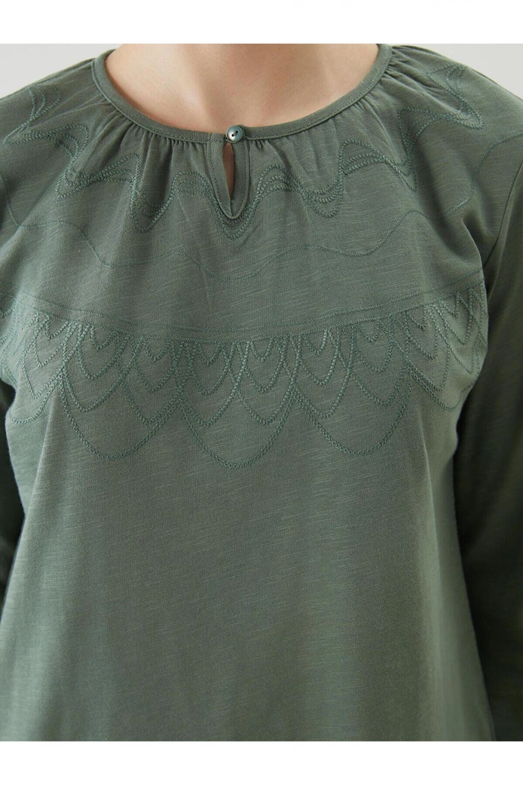 LCW Grace Bisiklet Yaka Nakışlı Kadın Tişört (S5)