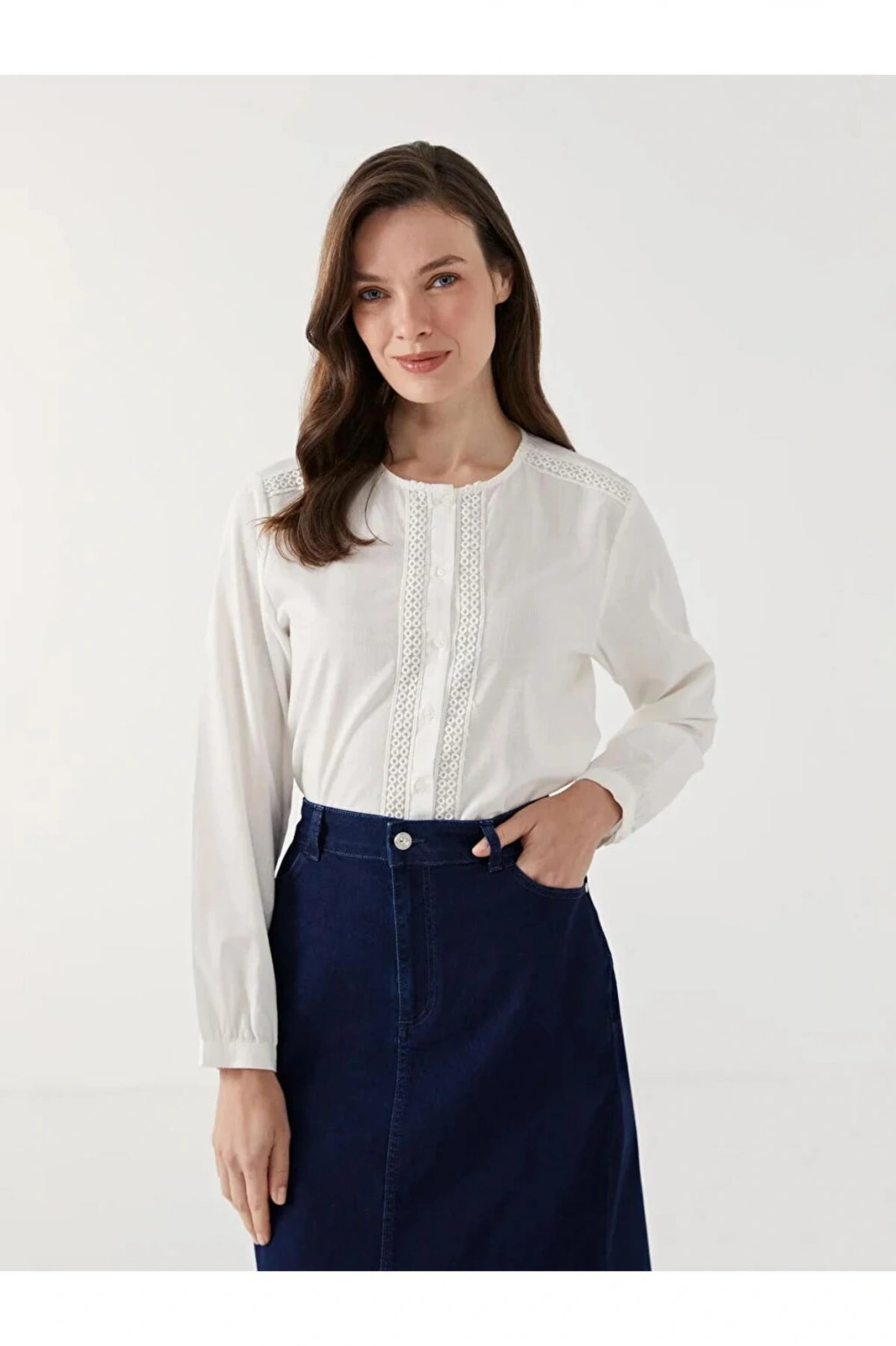LCW Grace Ekru Bisiklet Yaka Dantel Detaylı Kadın Bluz