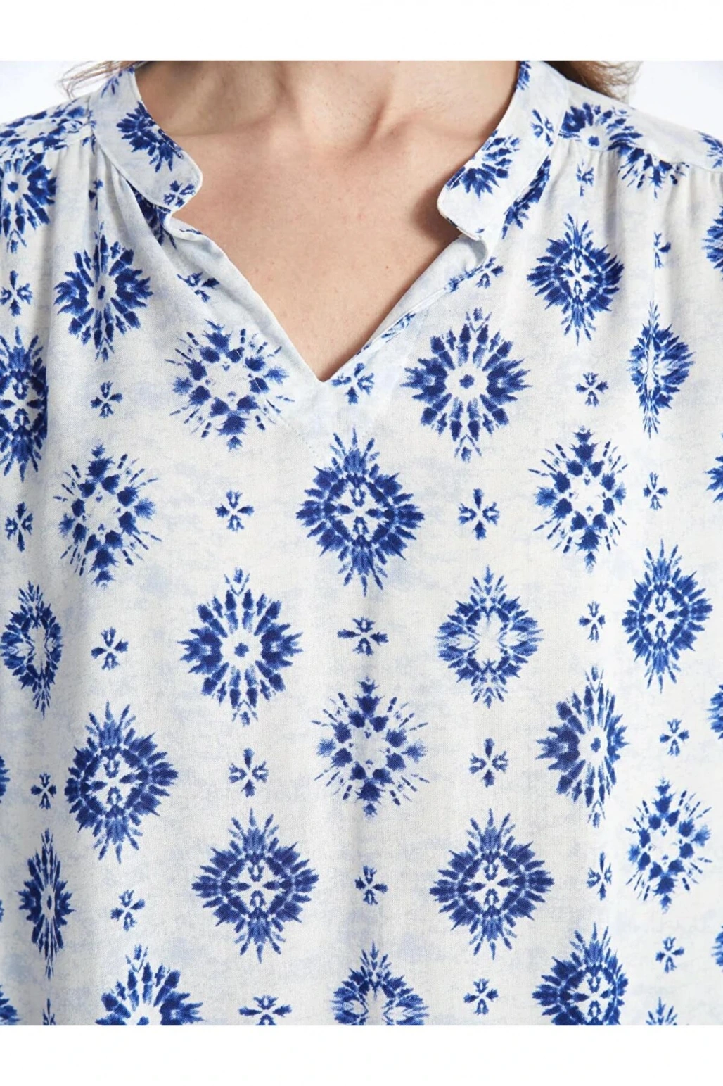 LCW Grace Ekru Kaçık Yaka Desenli Kadın Bluz