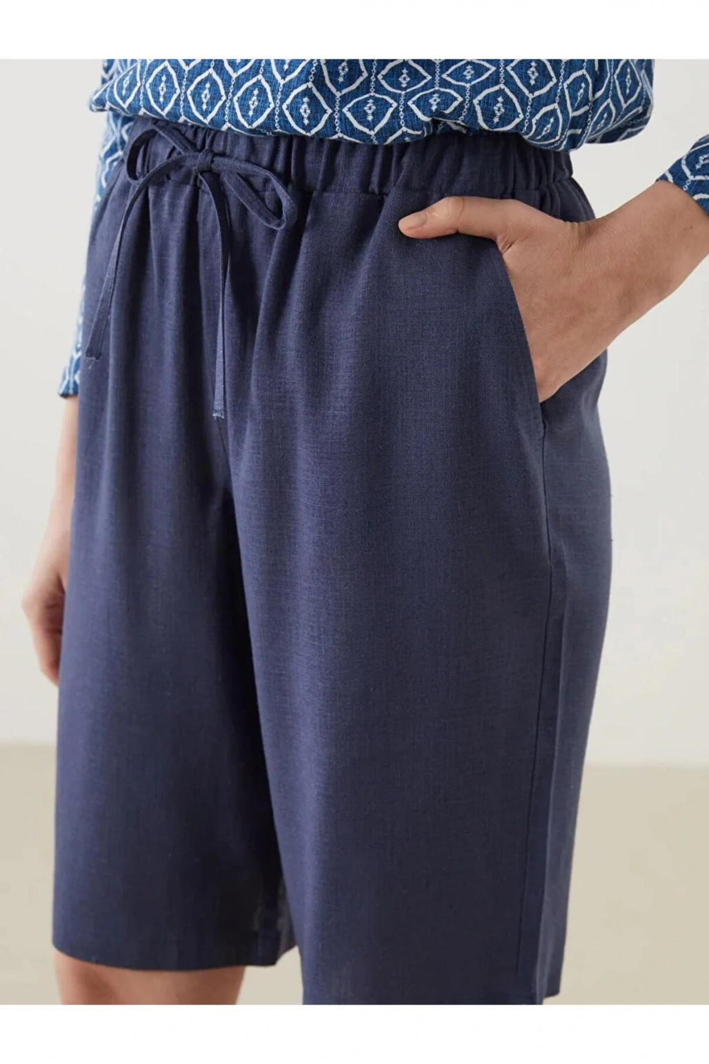 LCW Grace Indigo Beli Lastikli Keten Karışımlı Kadın Şort