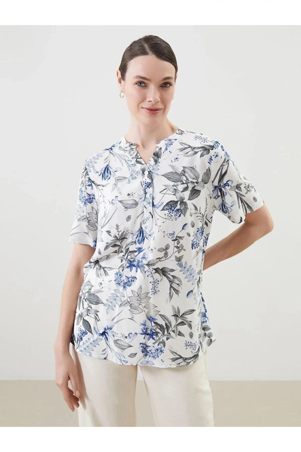 LCW Grace Kaçık Yaka Çiçekli Düğmeli Kadın Bluz