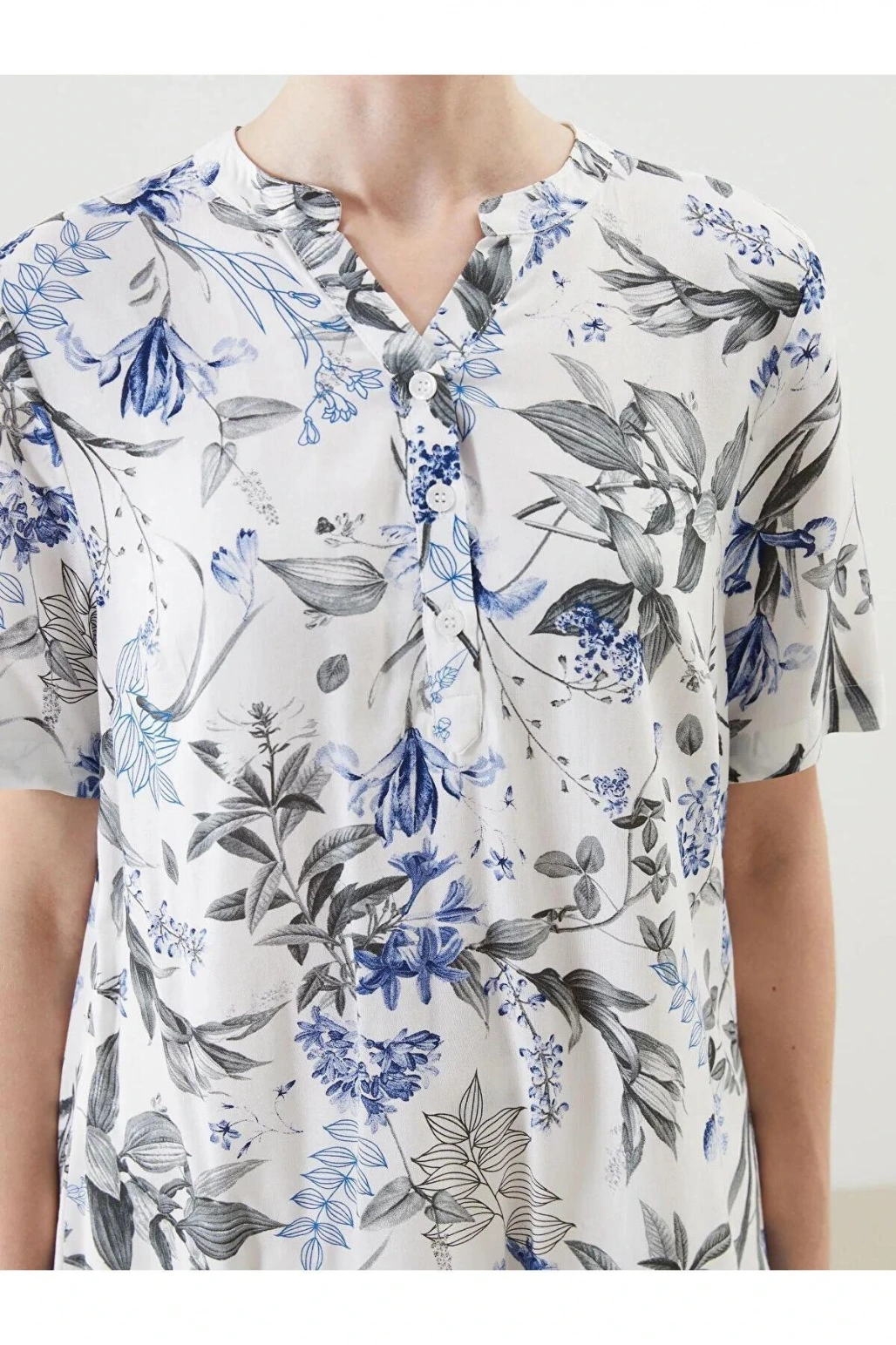 LCW Grace Kaçık Yaka Çiçekli Düğmeli Kadın Bluz