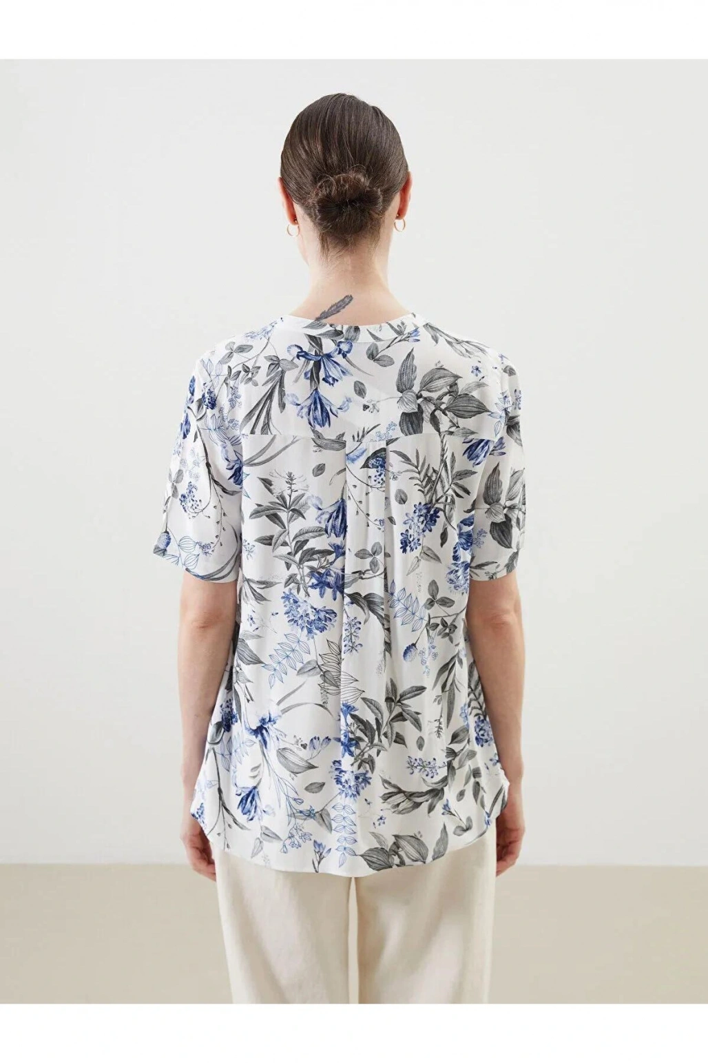 LCW Grace Kaçık Yaka Çiçekli Düğmeli Kadın Bluz