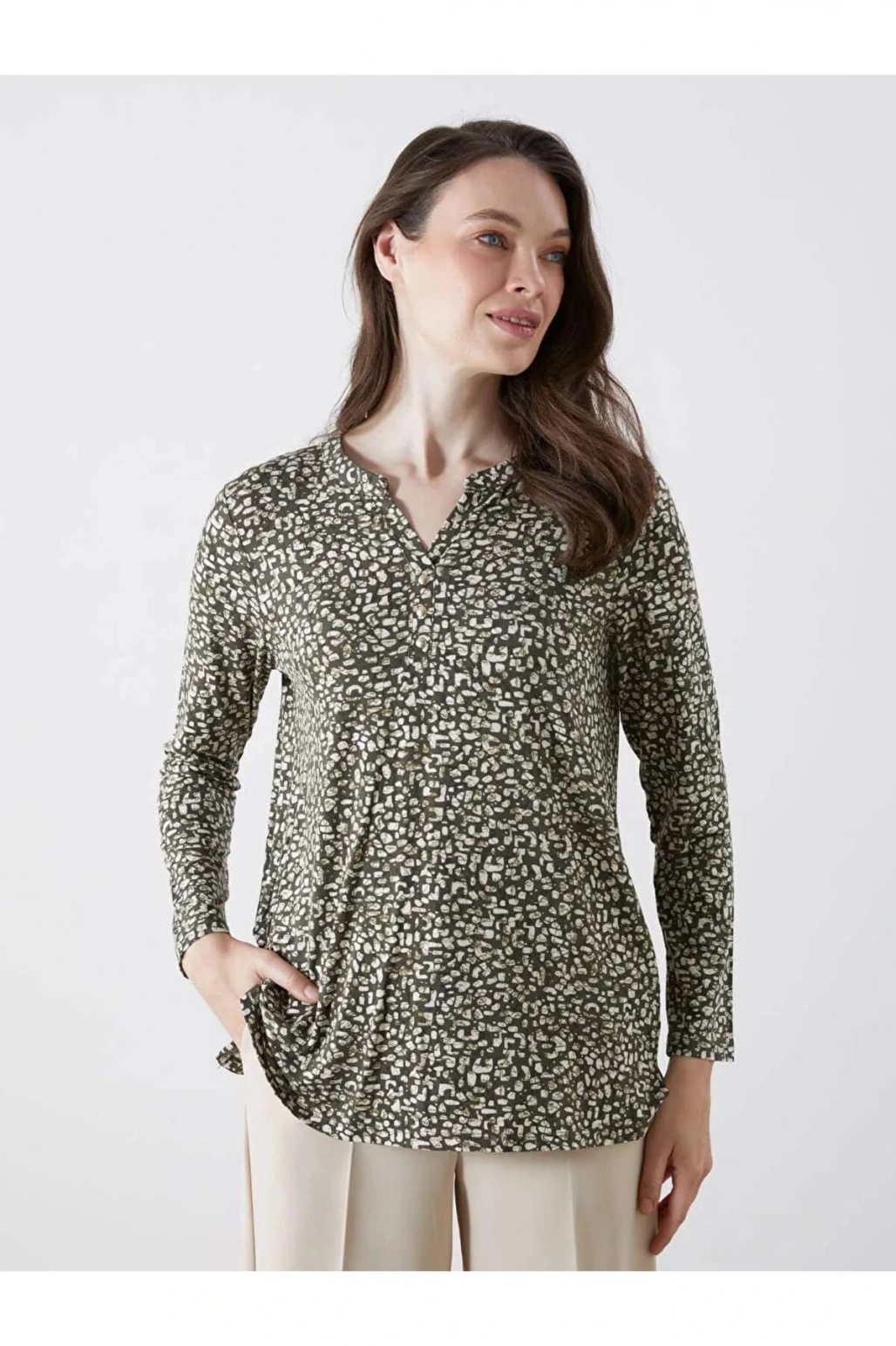 LCW Grace Yeşil Kaçık Yaka Desenli Bluz