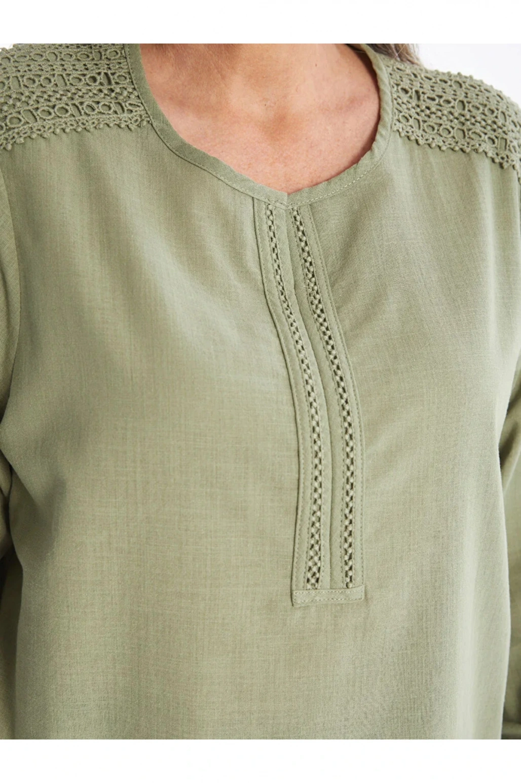 LCW Grace Açık Yeşil Kaçık Yaka Nakışlı Uzun Kollu Kadın Bluz