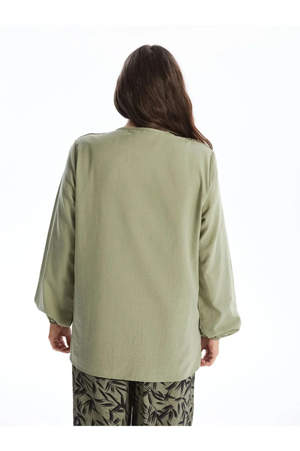 LCW Grace Açık Yeşil Kaçık Yaka Nakışlı Uzun Kollu Kadın Bluz