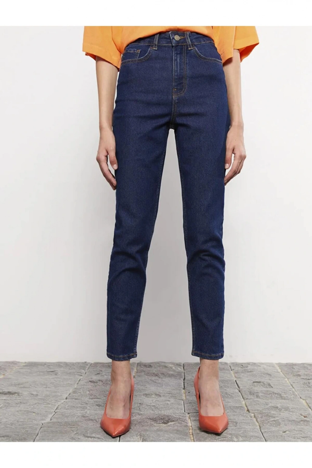 LCW Jeans İndigo Yüksek Bel Mom Fit Düz Cep Detaylı Kadın Rodeo Jean Pantolon