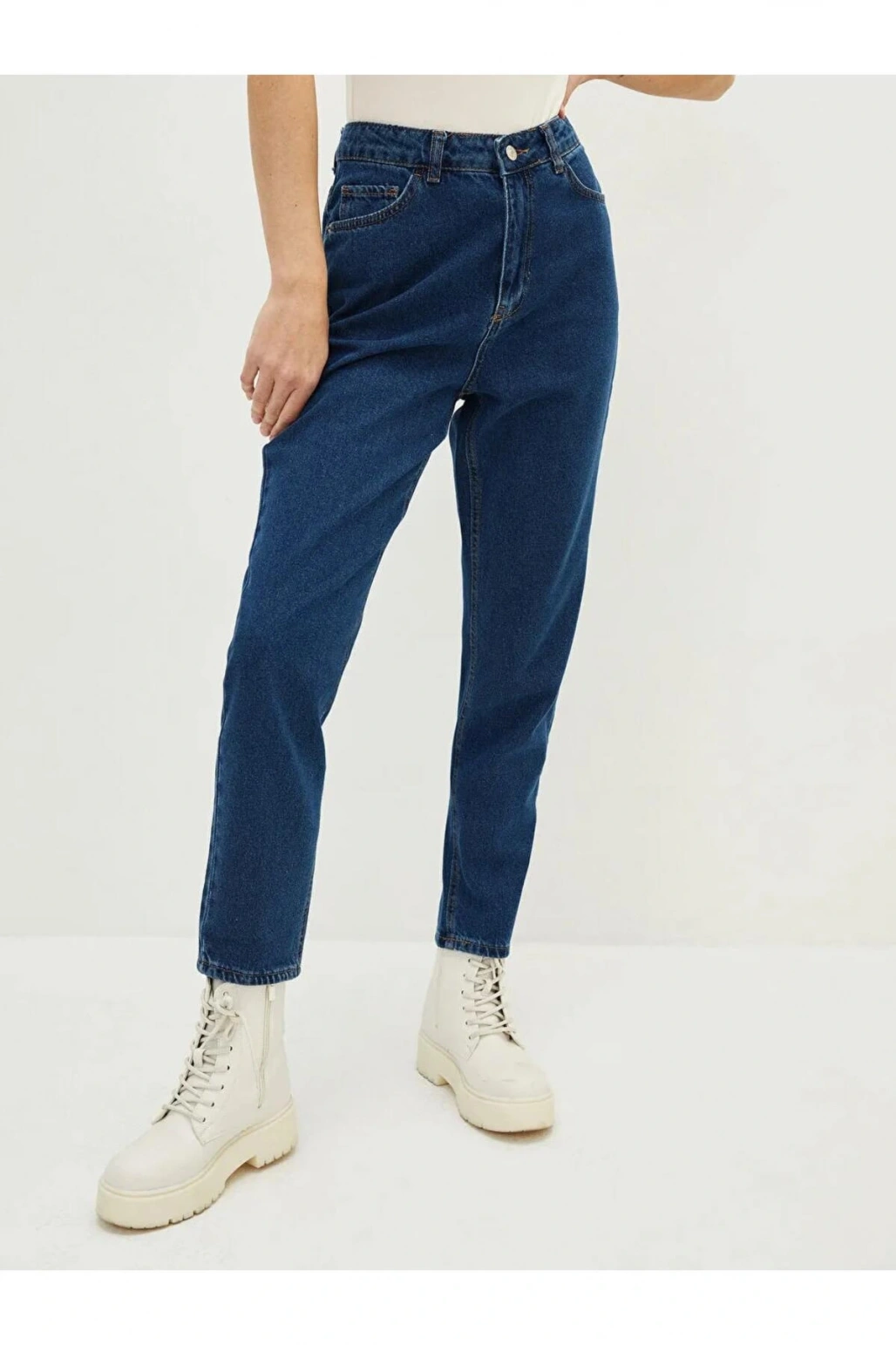 LCW Jeans İndigo Yüksel Bel Mom Fit Cep Detaylı Kadın Rodeo Jean Pantolon