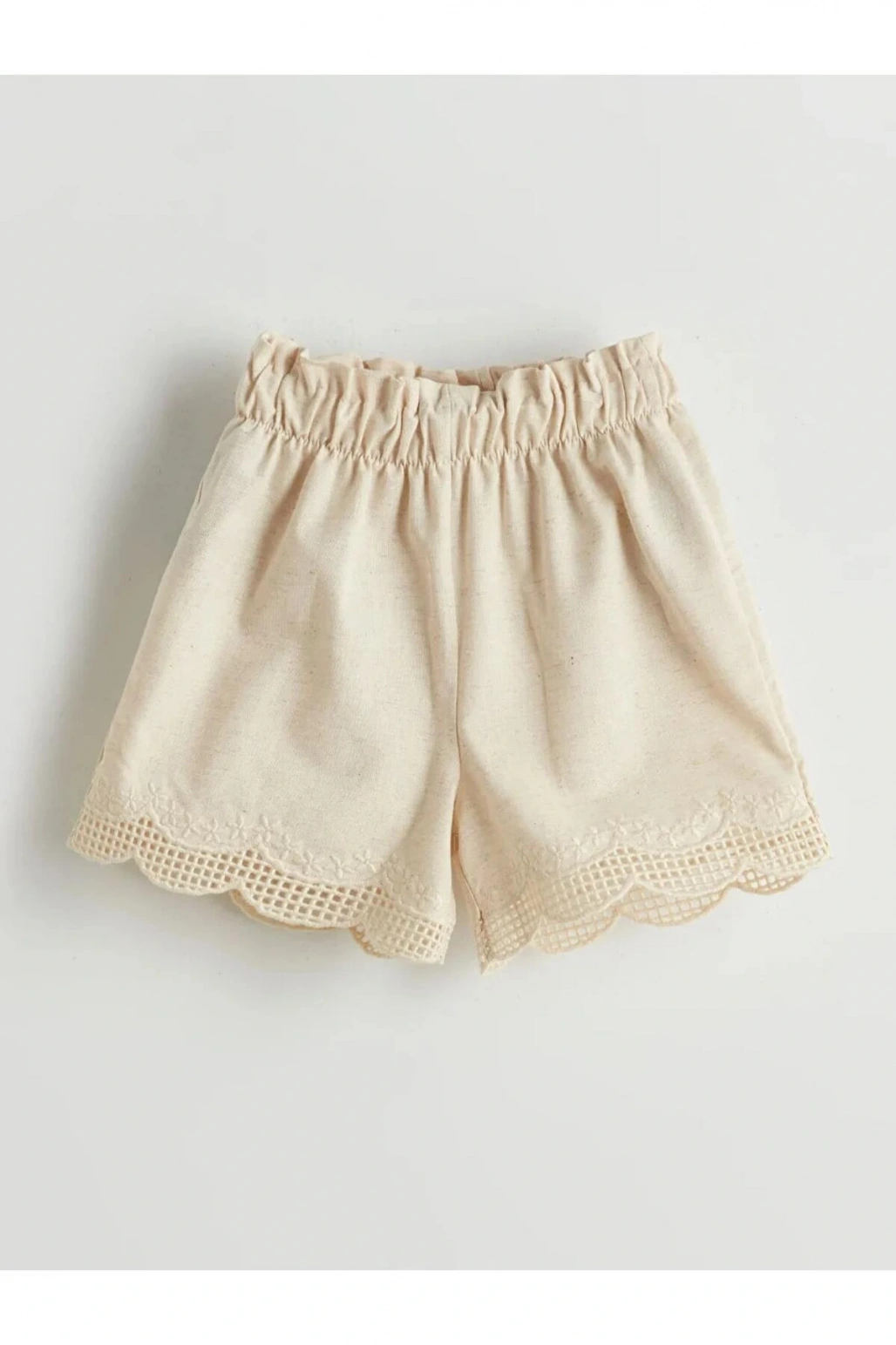 LCW Kids Bej Beli Lastikli Nakışlı Kız Çocuk Şort
