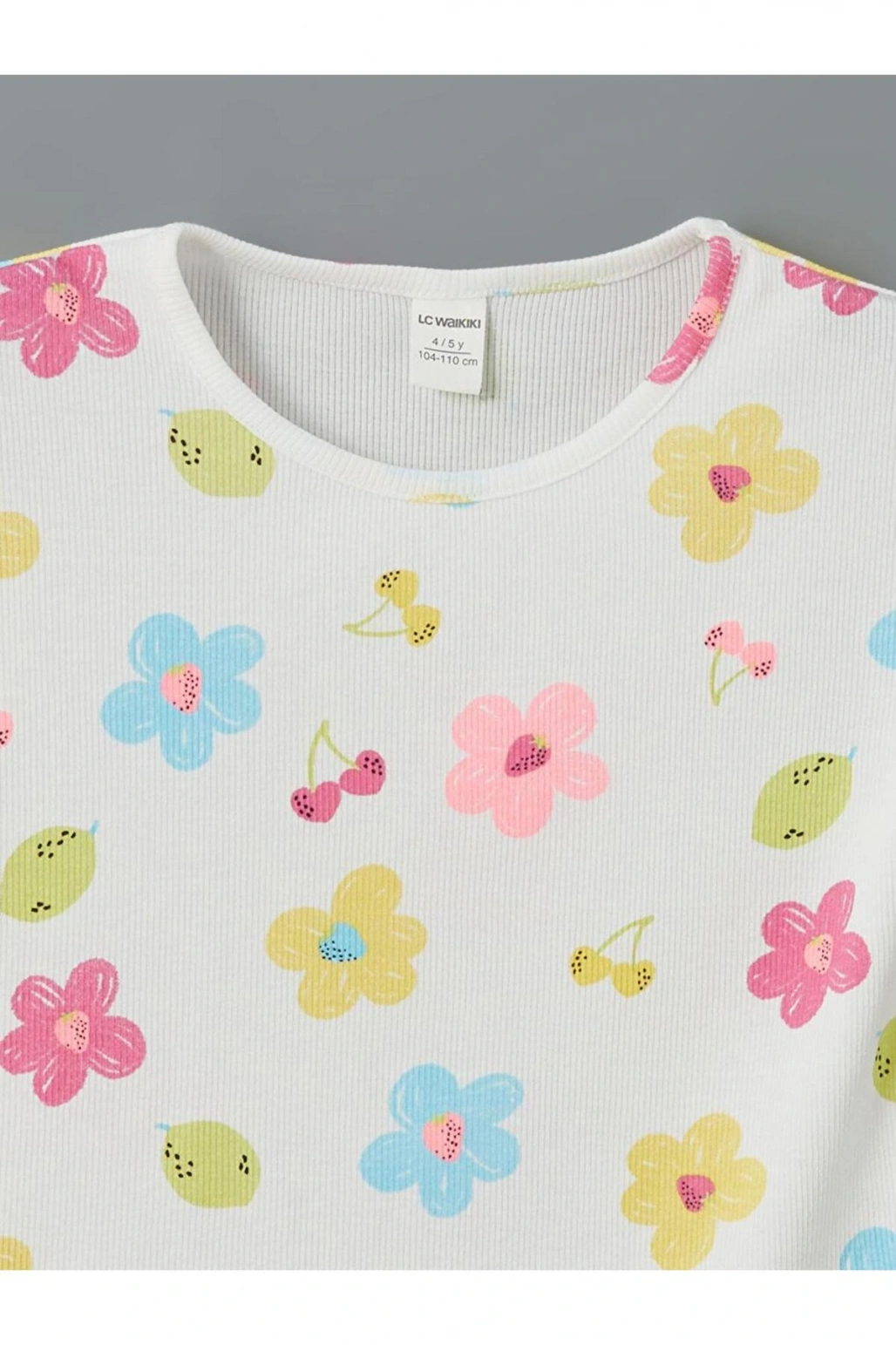 LCW Kids Beyaz Bisiklet Yaka Çiçekli Kız Çocuk Tişört