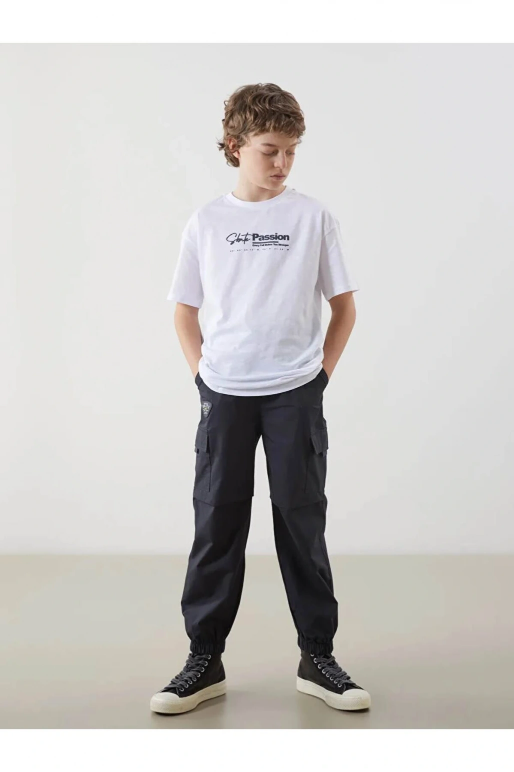 LCW Kids Beyaz Bisiklet Yaka Erkek Çocuk Tişört