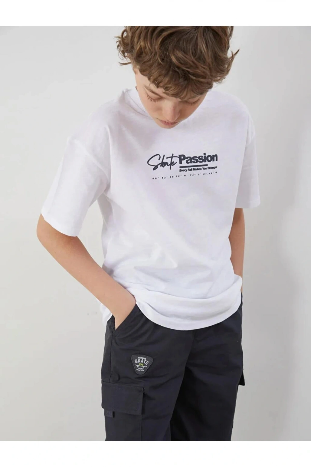 LCW Kids Beyaz Bisiklet Yaka Erkek Çocuk Tişört